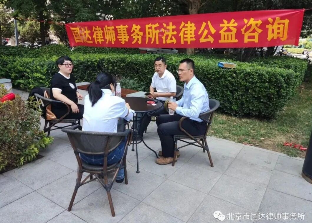 俞虹律师开展公益法律咨询