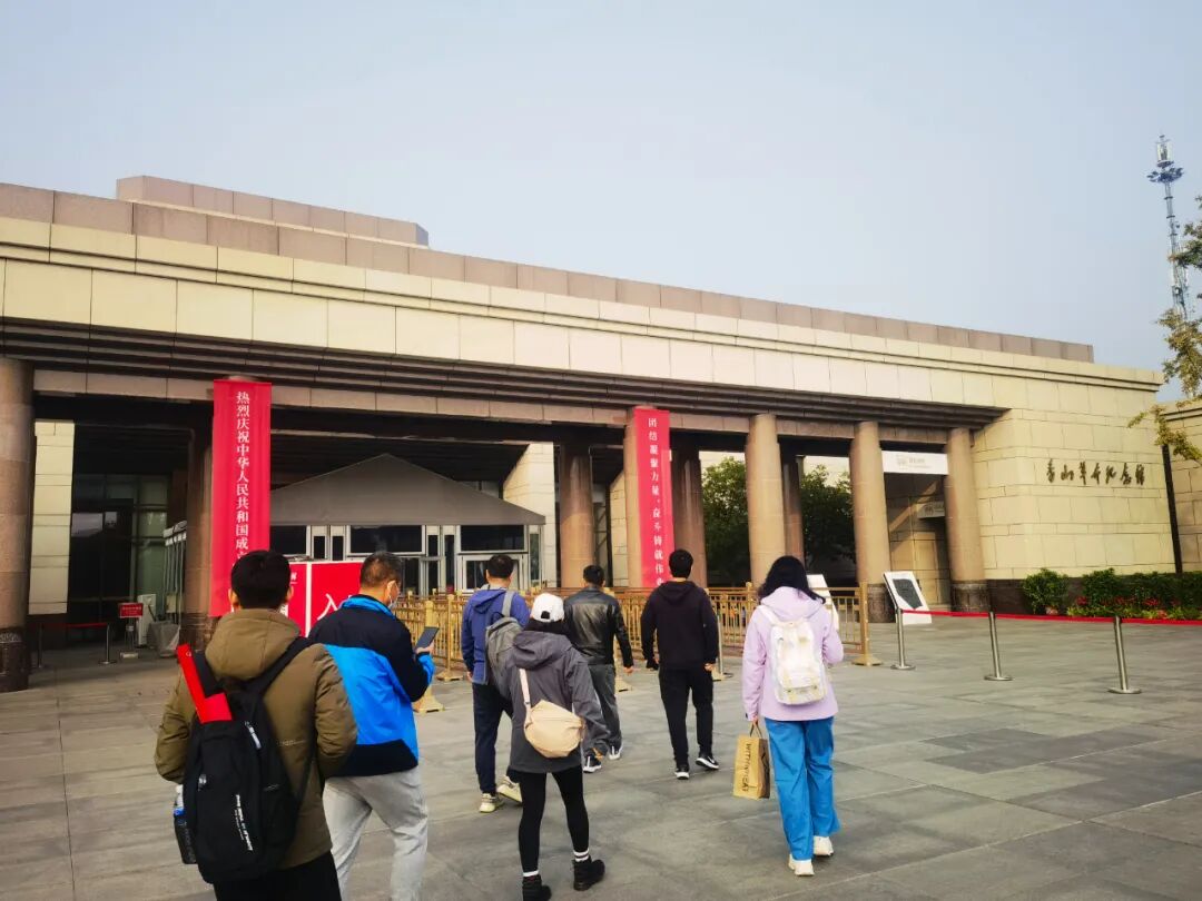 国达团队进入香山革命纪念馆参观学习
